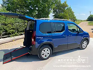 Used 2021 Peugeot Rifter Allure Blue - Interior and Exterior details 6