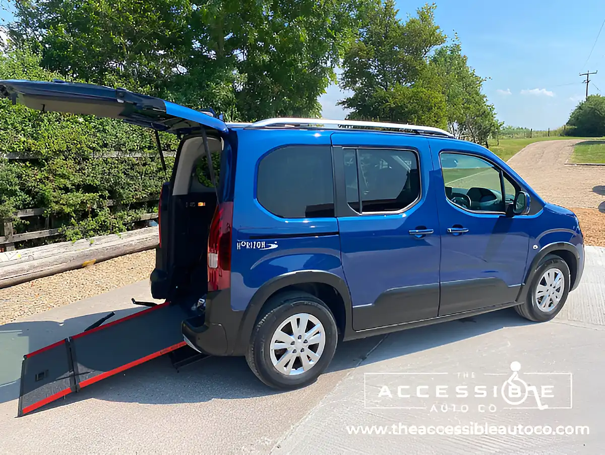 Used 2021 Peugeot Rifter Allure Blue - Interior and Exterior details 6