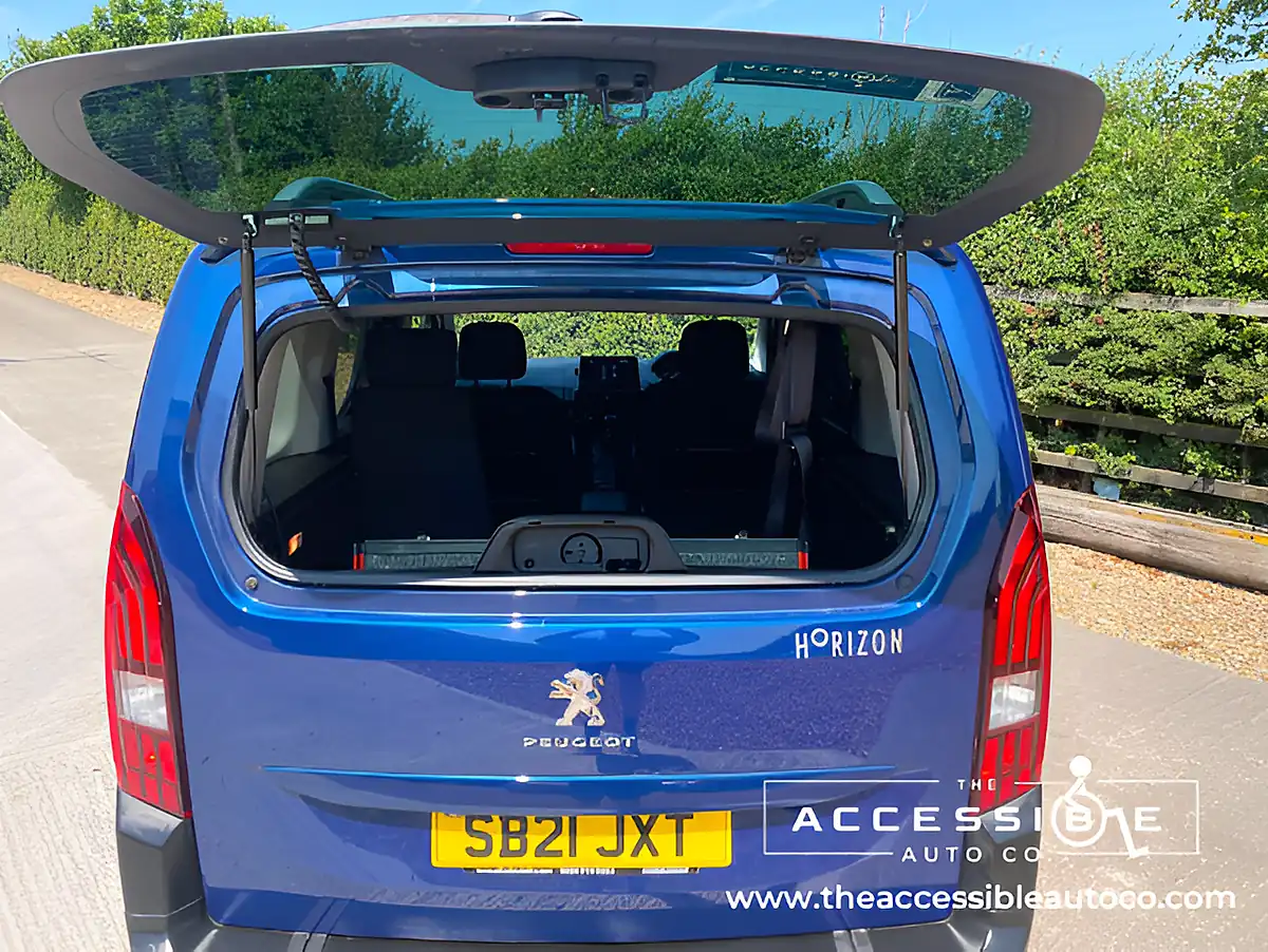 Used 2021 Peugeot Rifter Allure Blue - Interior and Exterior details 9