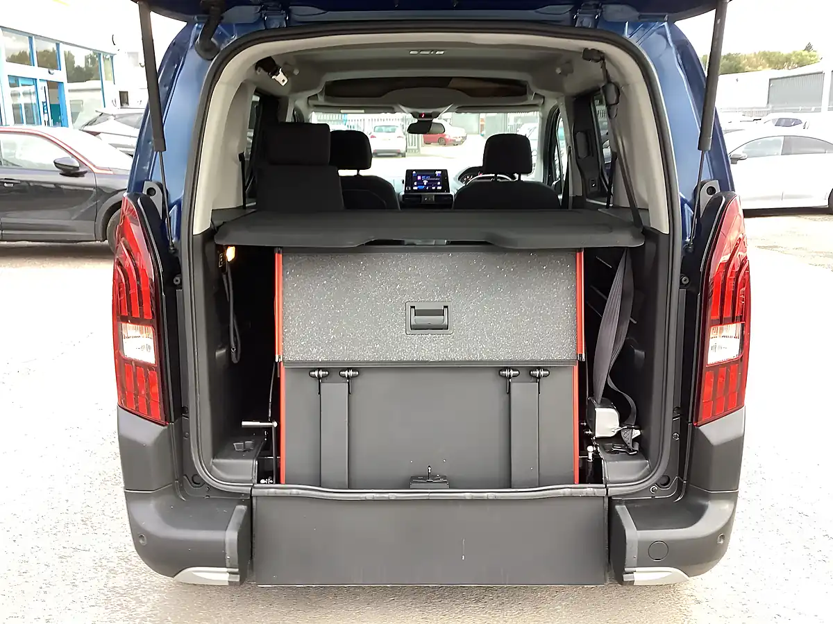 Used 2021 Peugeot Rifter Allure Blue - Interior and Exterior details 10