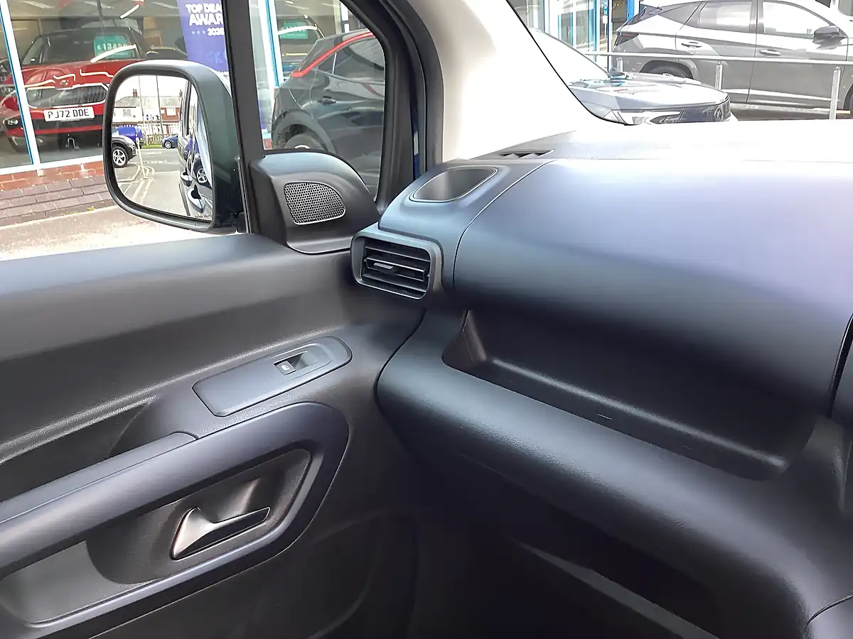 Used 2021 Peugeot Rifter Allure Blue - Interior and Exterior details 12