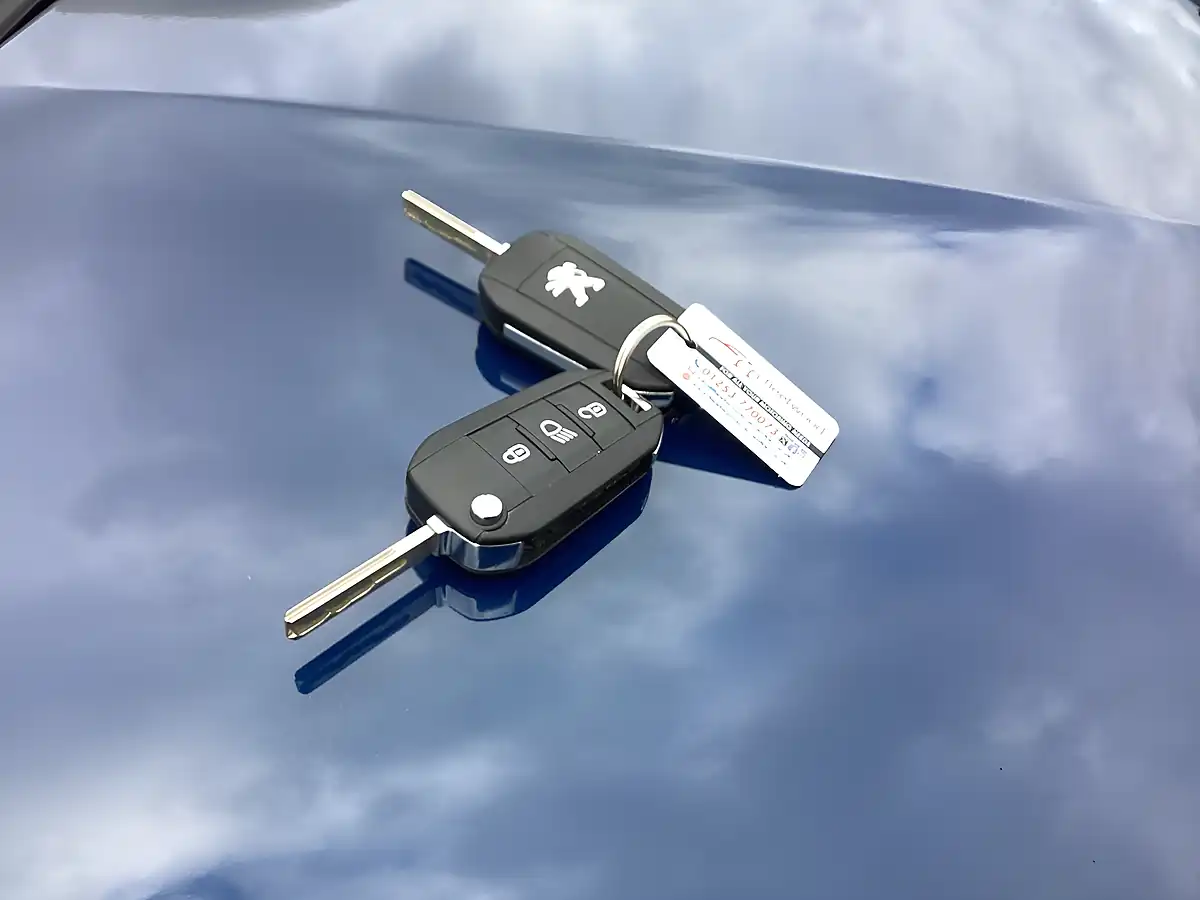 Used 2021 Peugeot Rifter Allure Blue - Interior and Exterior details 17