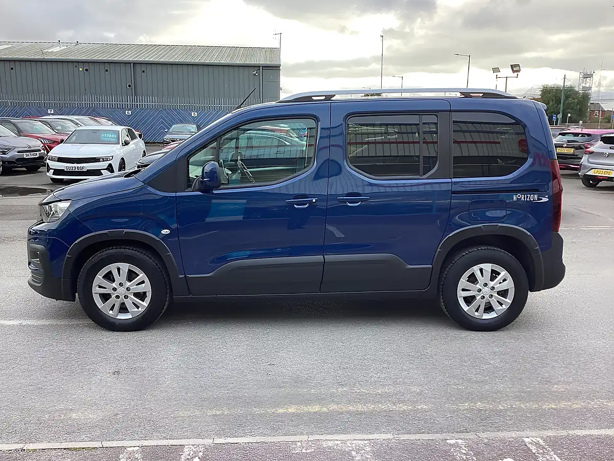 Used 2021 Peugeot Rifter Allure Blue - Interior and Exterior details 9
