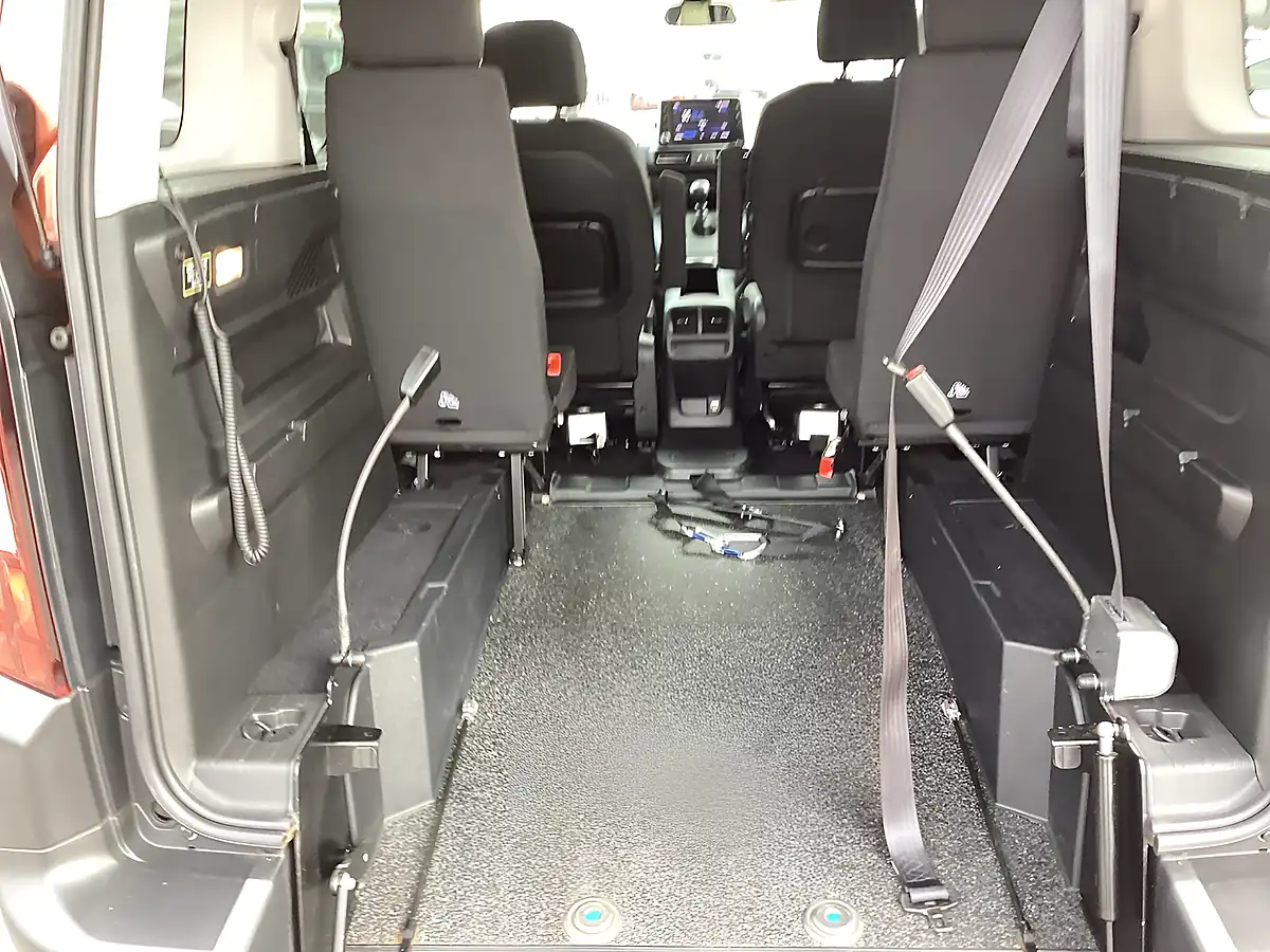 Used 2021 Peugeot Rifter Allure Bronze - Interior and Exterior details 10