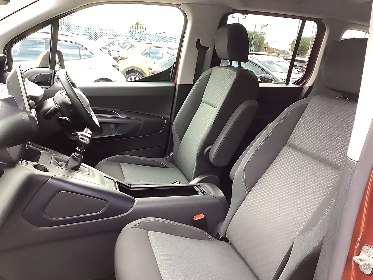 Used 2021 Peugeot Rifter Allure Bronze - Interior and Exterior details 16