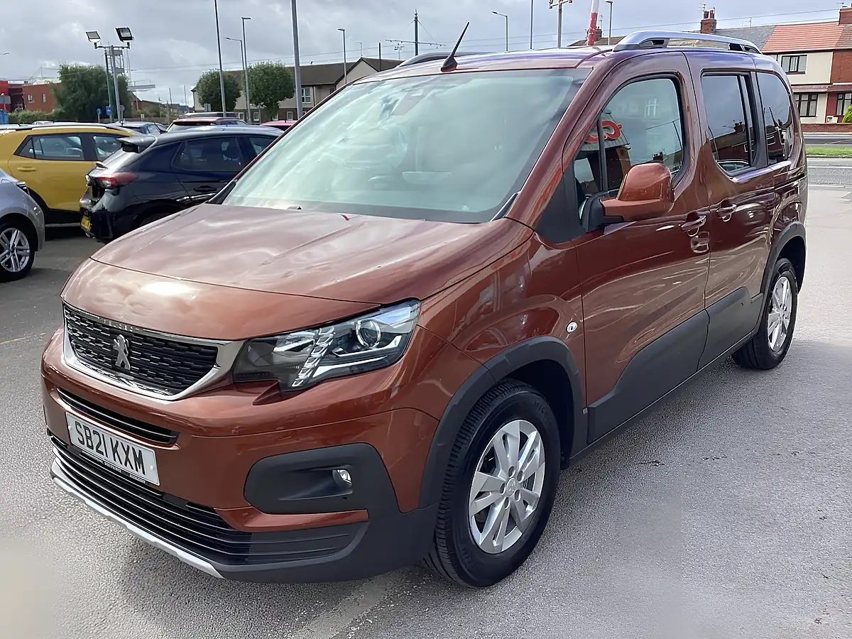 Used 2021 Peugeot Rifter Allure Bronze - Interior and Exterior details 5