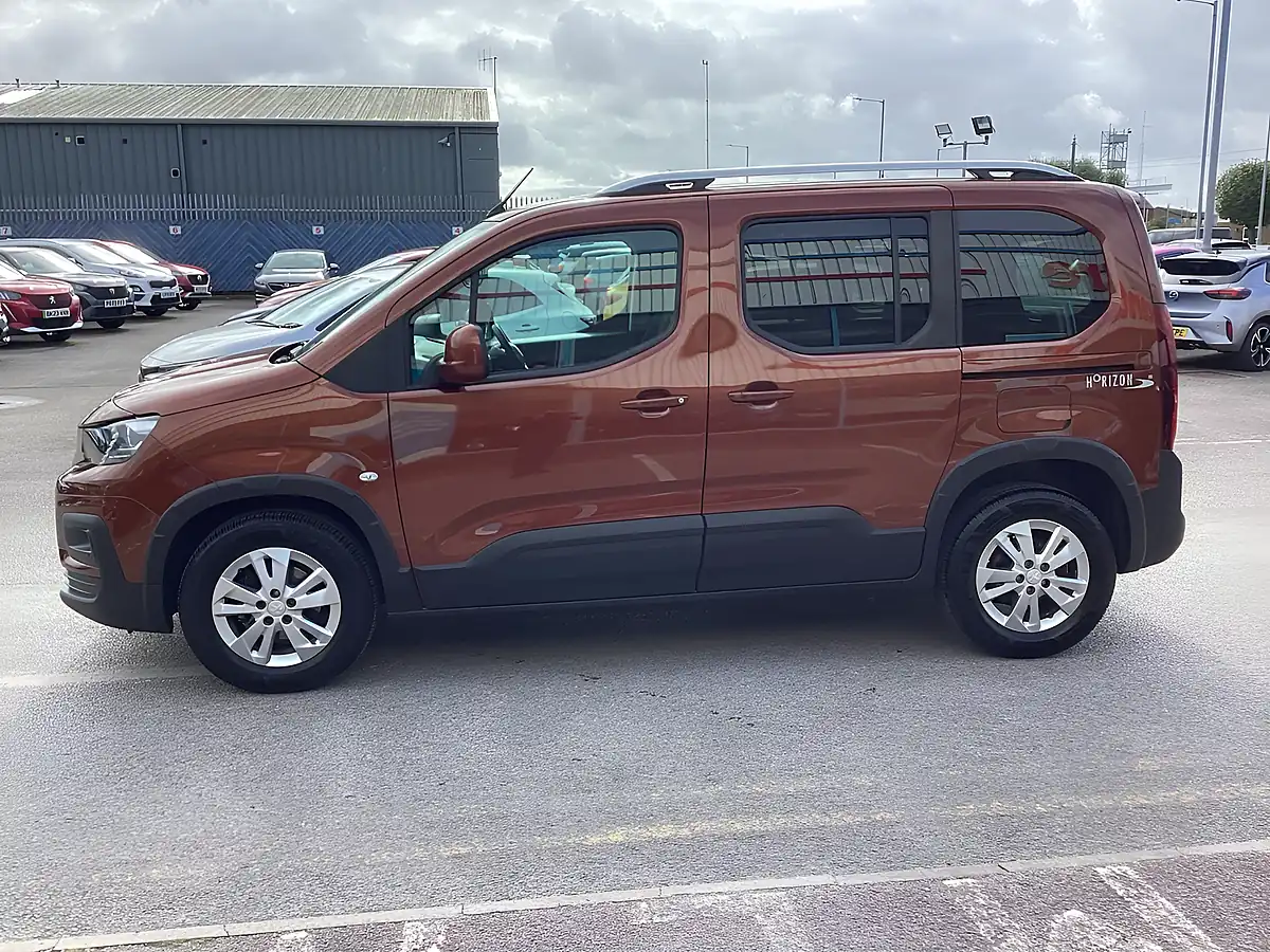 Used 2021 Peugeot Rifter Allure Bronze - Interior and Exterior details 9