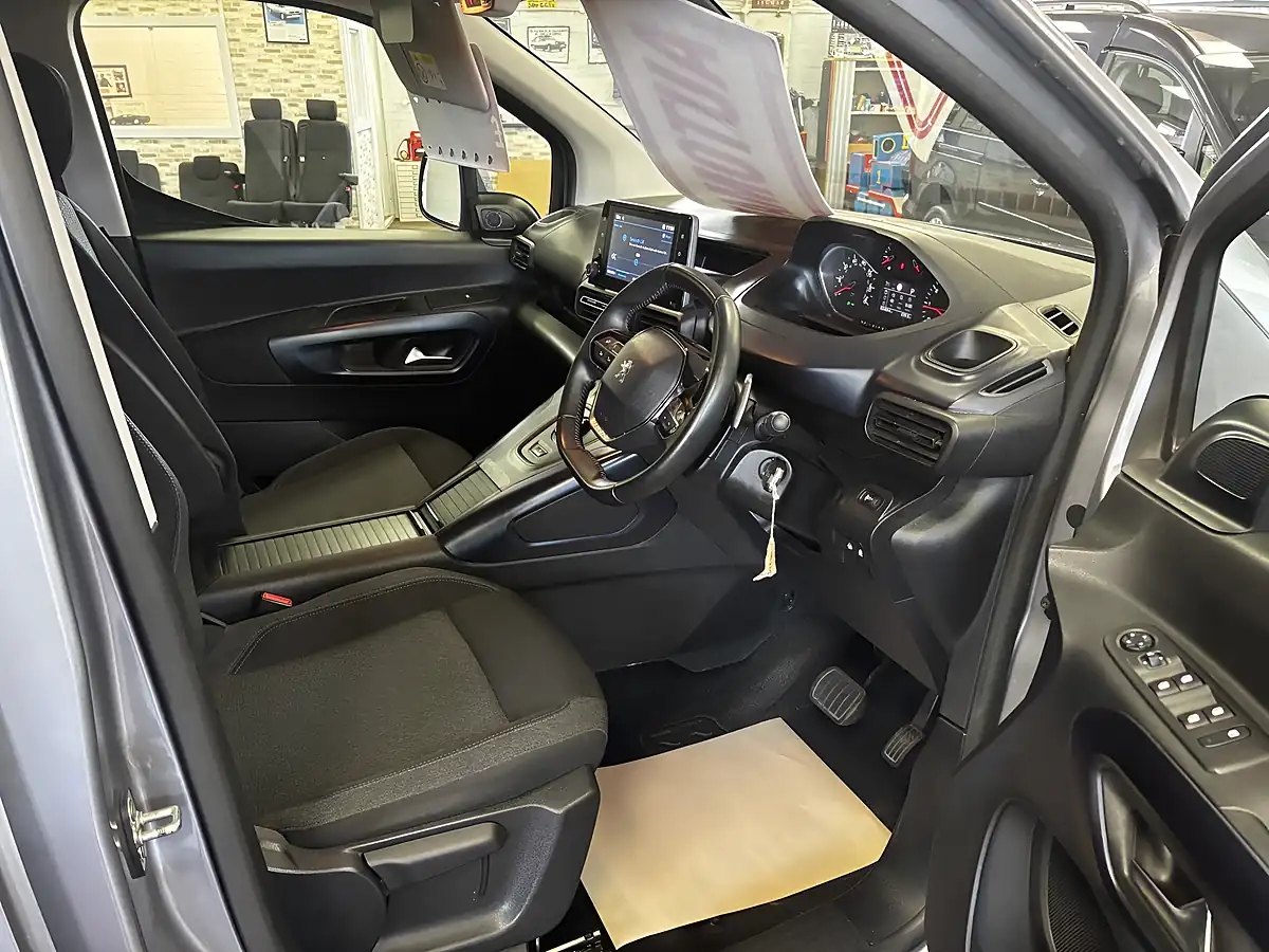 Used 2021 Peugeot Rifter Allure Grey - Interior and Exterior details 8