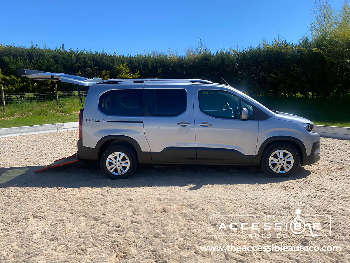 Used 2021 Peugeot Rifter Allure Horizon RS Grey - Interior and Exterior details 8
