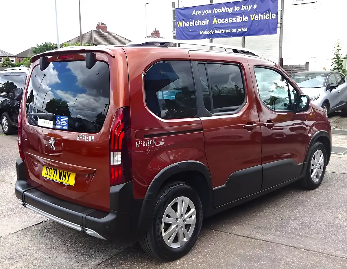 Used 2021 Peugeot Rifter Allure Premium Bronze - Interior and Exterior details 15