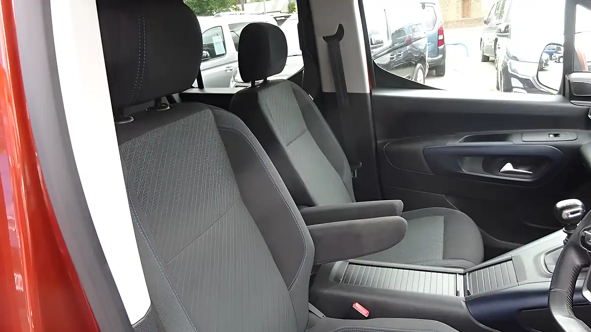 Used 2021 Peugeot Rifter Allure Premium Bronze - Interior and Exterior details 18