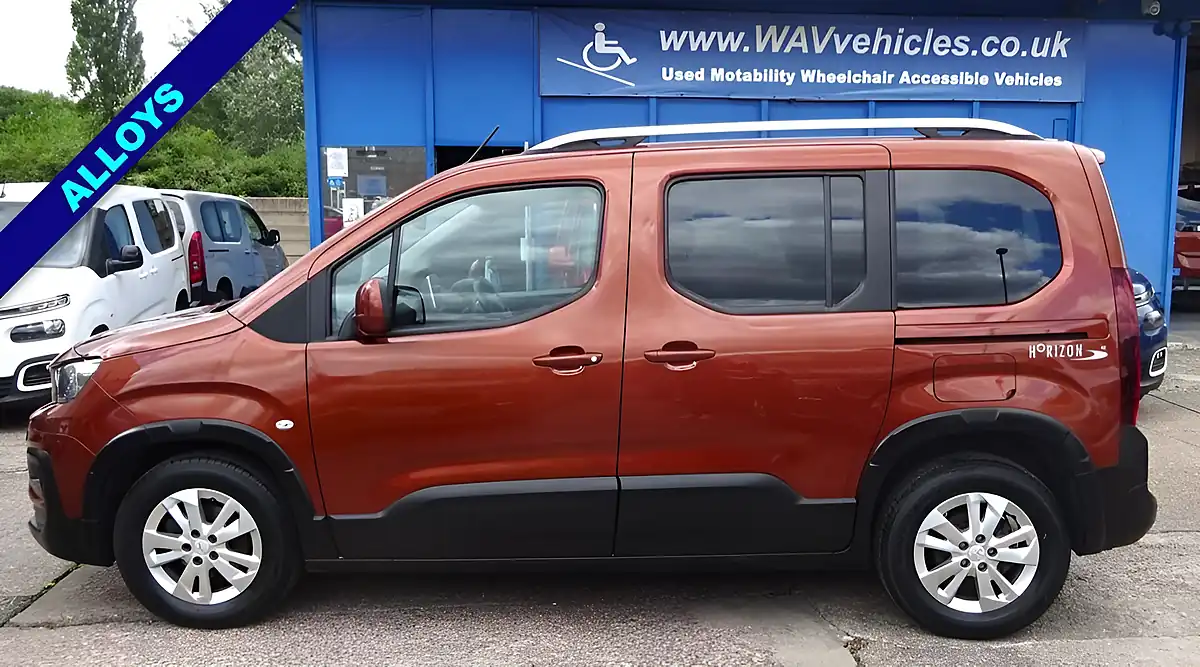 Used 2021 Peugeot Rifter Allure Premium Bronze - Interior and Exterior details 5