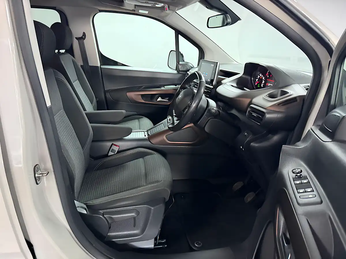 Used 2021 Peugeot Rifter GT Standard Beige - Interior and Exterior details 11
