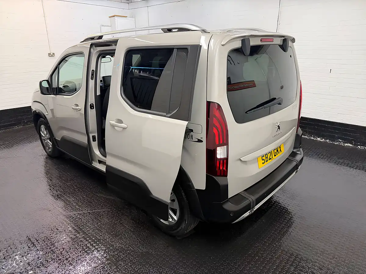 Used 2021 Peugeot Rifter Horizon Re Beige - Interior and Exterior details 12