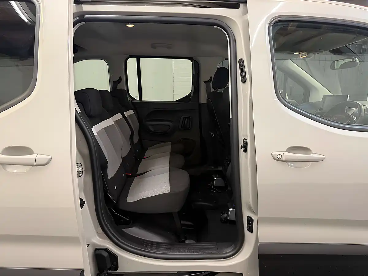 Used 2021 Peugeot Rifter Horizon Re Beige - Interior and Exterior details 15