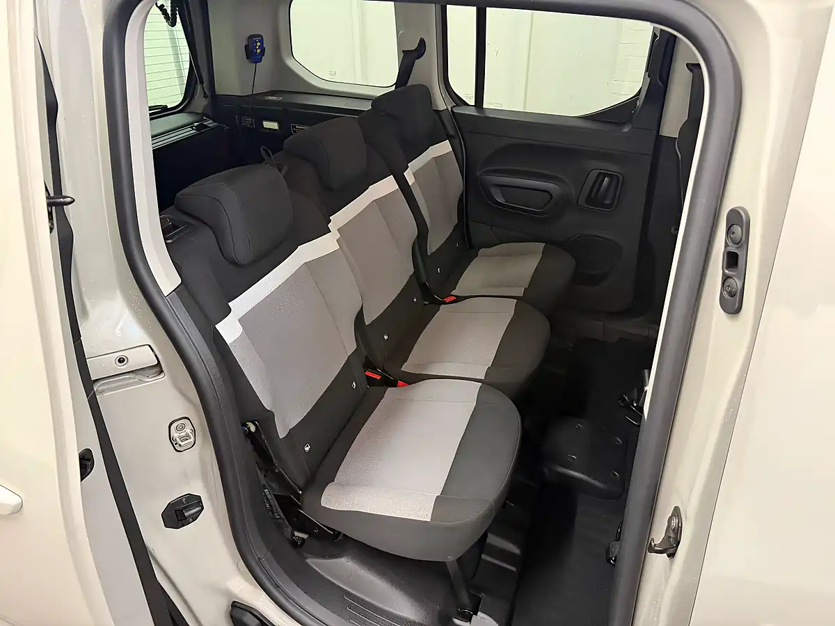 Used 2021 Peugeot Rifter Horizon Re Beige - Interior and Exterior details 16