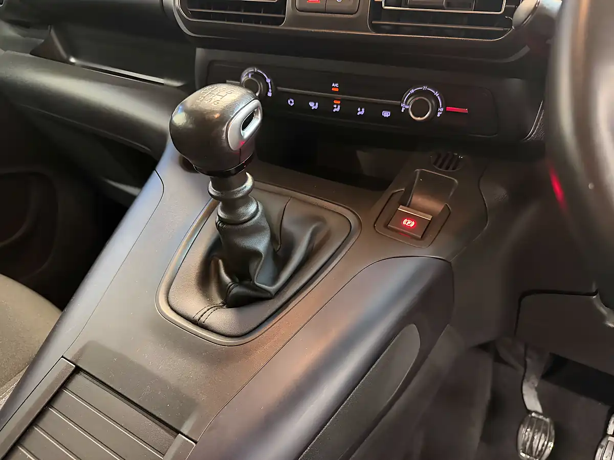 Used 2021 Peugeot Rifter Horizon Re Beige - Interior and Exterior details 19