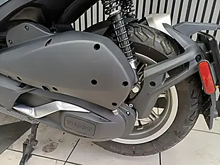 Used 2021 Piaggio Beverly Blue - Interior and Exterior details 12
