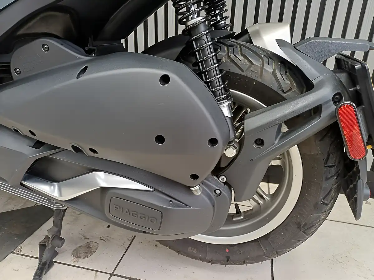 Used 2021 Piaggio Beverly Blue - Interior and Exterior details 12