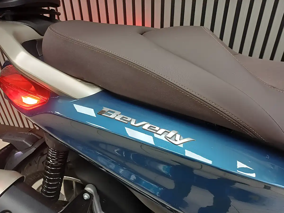 Used 2021 Piaggio Beverly Blue - Interior and Exterior details 15