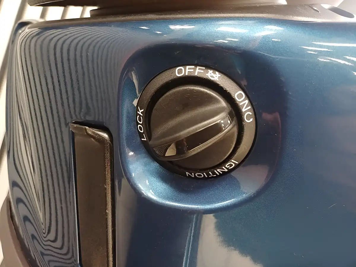 Used 2021 Piaggio Beverly Blue - Interior and Exterior details 16