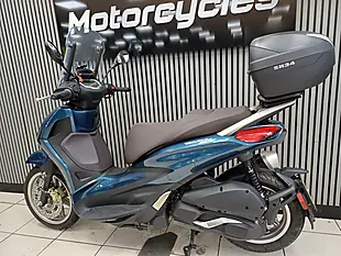 Used 2021 Piaggio Beverly Blue - Interior and Exterior details 3