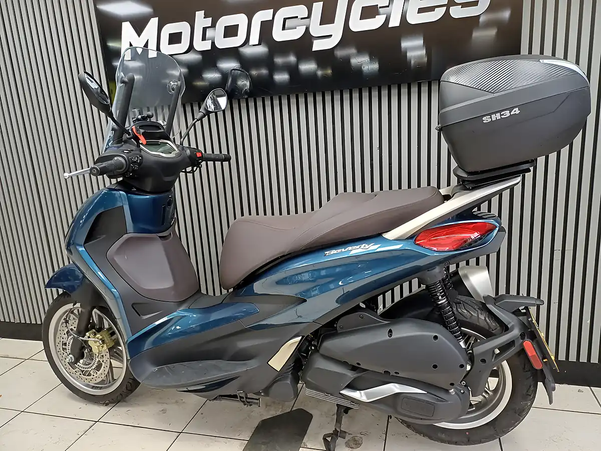 Used 2021 Piaggio Beverly Blue - Interior and Exterior details 3