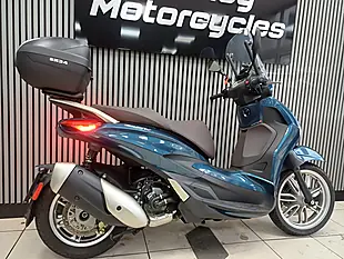 Used 2021 Piaggio Beverly Blue - Interior and Exterior details 5
