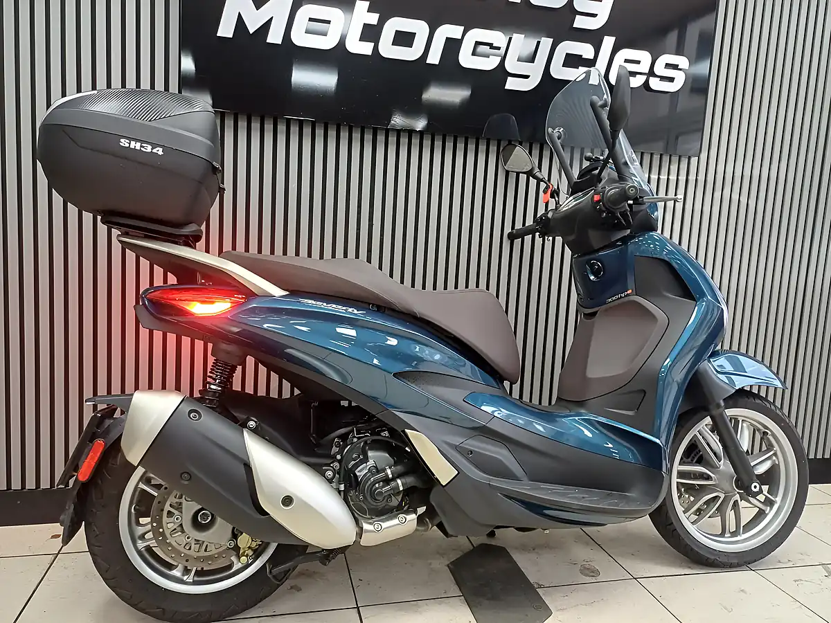 Used 2021 Piaggio Beverly Blue - Interior and Exterior details 5
