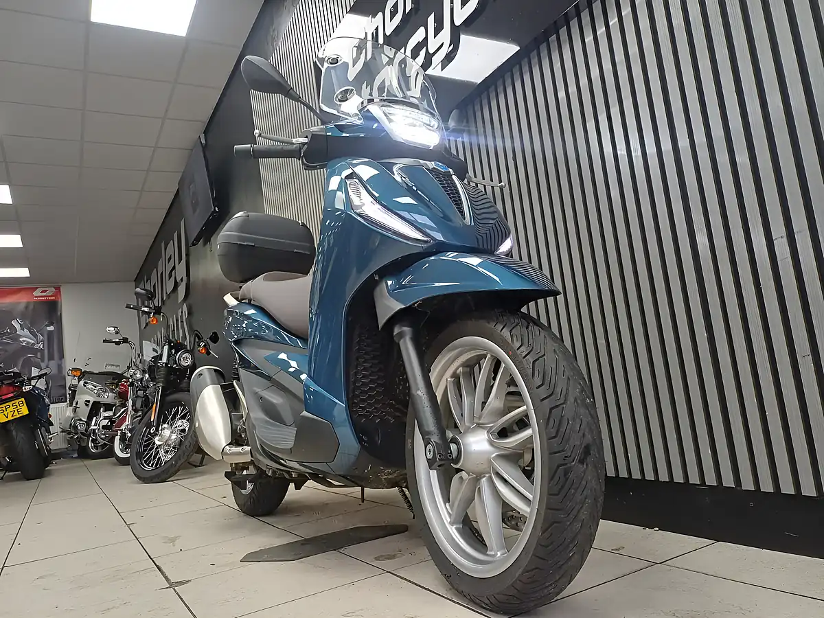 Used 2021 Piaggio Beverly Blue - Interior and Exterior details 7