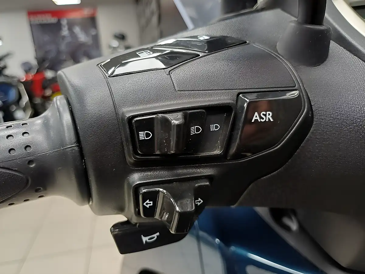 Used 2021 Piaggio Beverly Blue - Interior and Exterior details 9