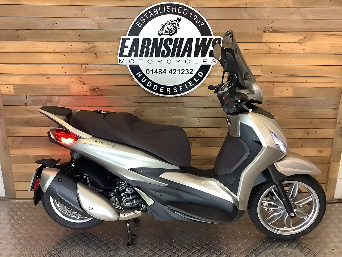 Used 2021 Piaggio Beverly Grey - Front View