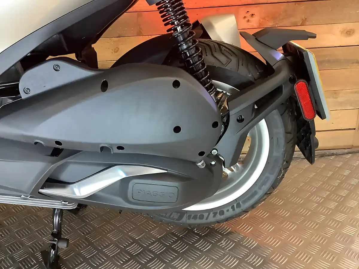 Used 2021 Piaggio Beverly Grey - Interior and Exterior details 19