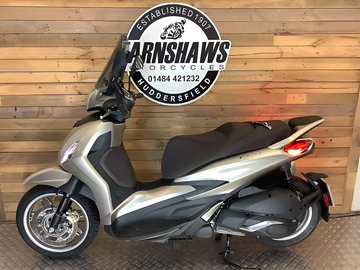 Used 2021 Piaggio Beverly Grey - Interior and Exterior details 2