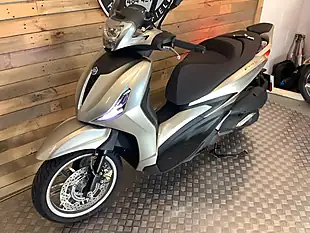 Used 2021 Piaggio Beverly Grey - Interior and Exterior details 3
