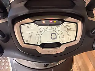 Used 2021 Piaggio Beverly Grey - Interior and Exterior details 7