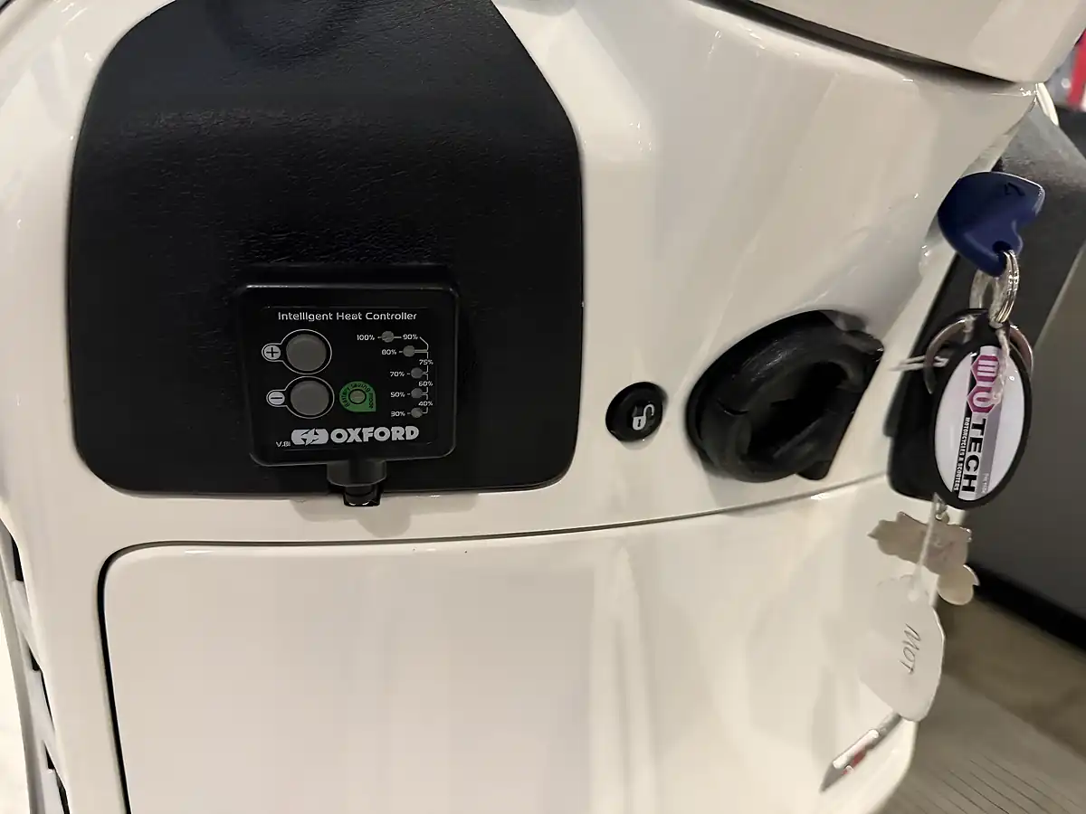 Used 2021 Piaggio Vespa Gts 125 Supersport White - Interior and Exterior details 11