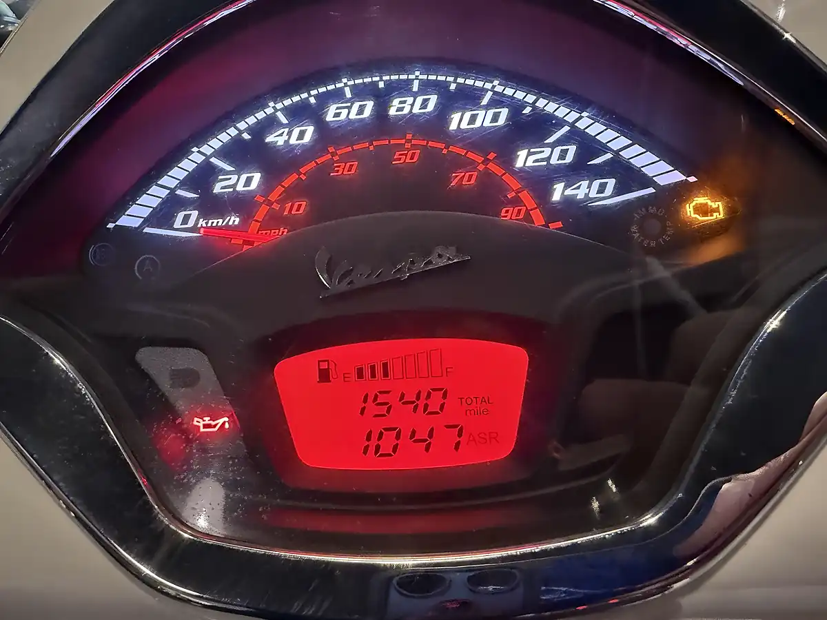Used 2021 Piaggio Vespa Gts 125 Supersport White - Interior and Exterior details 12
