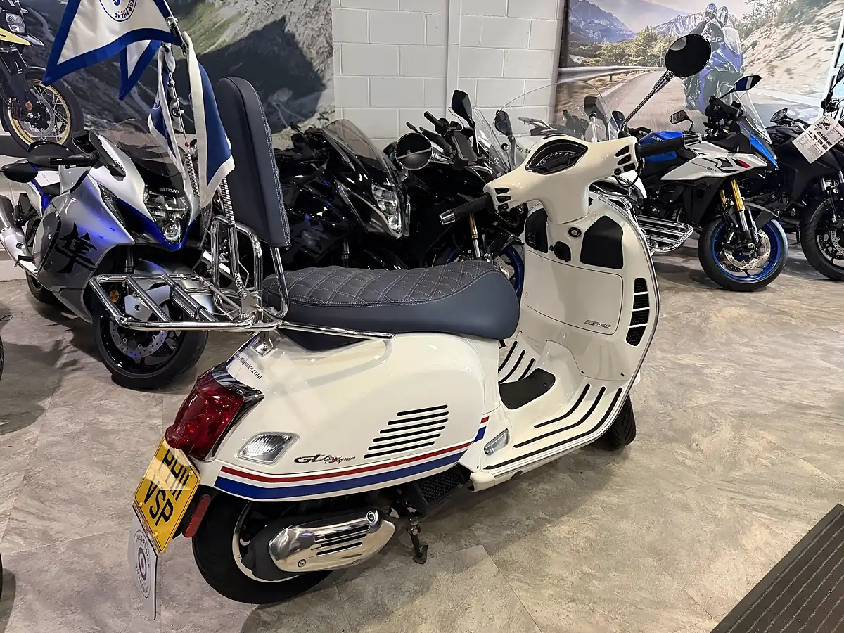 Used 2021 Piaggio Vespa Gts 125 Supersport White - Interior and Exterior details 3