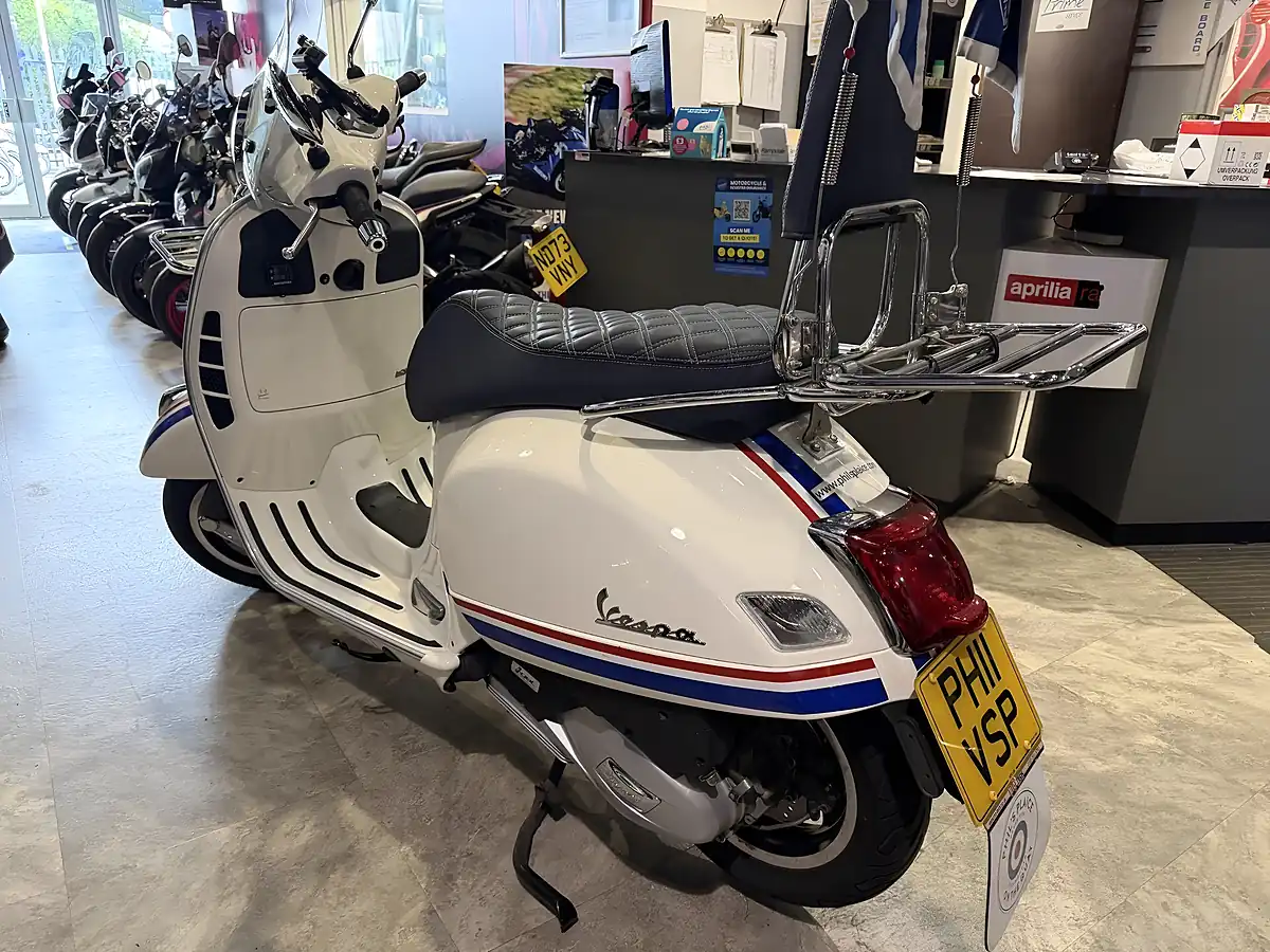 Used 2021 Piaggio Vespa Gts 125 Supersport White - Interior and Exterior details 4