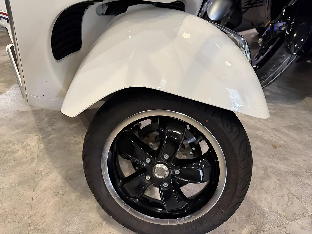 Used 2021 Piaggio Vespa Gts 125 Supersport White - Interior and Exterior details 8