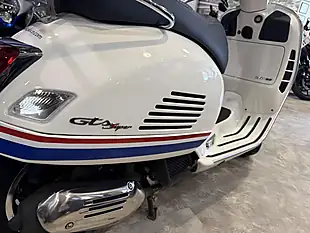 Used 2021 Piaggio Vespa Gts 125 Supersport White - Interior and Exterior details 9