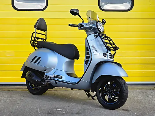 2021 Piaggio Vespa GTS Supertech