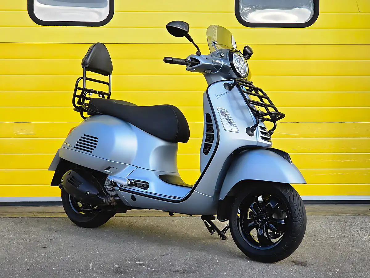 Used 2021 Piaggio Vespa Gts Supertech Grey - Front View
