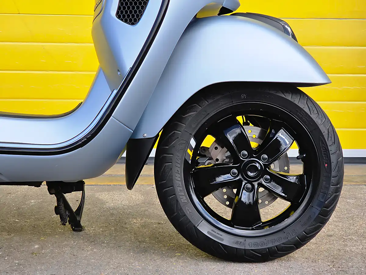Used 2021 Piaggio Vespa Gts Supertech Grey - Interior and Exterior details 10