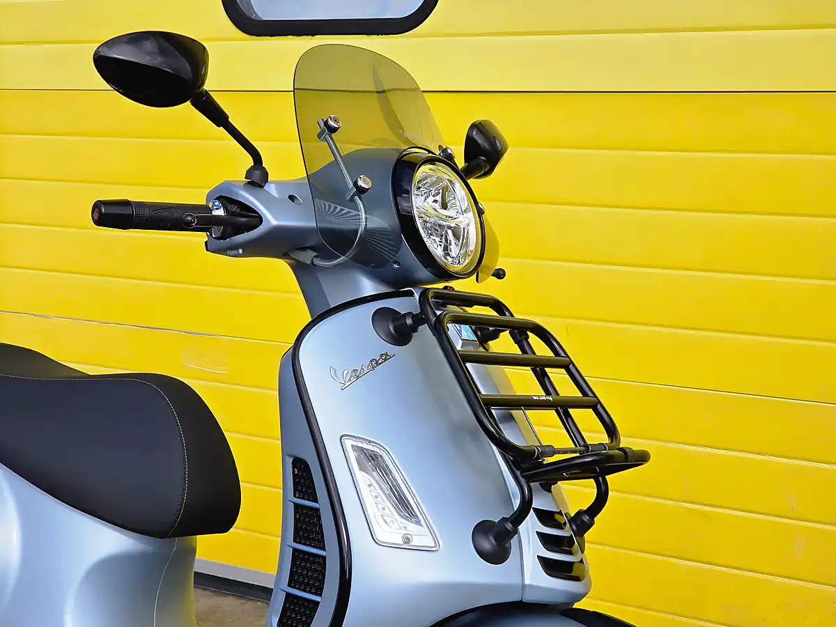 Used 2021 Piaggio Vespa Gts Supertech Grey - Interior and Exterior details 11