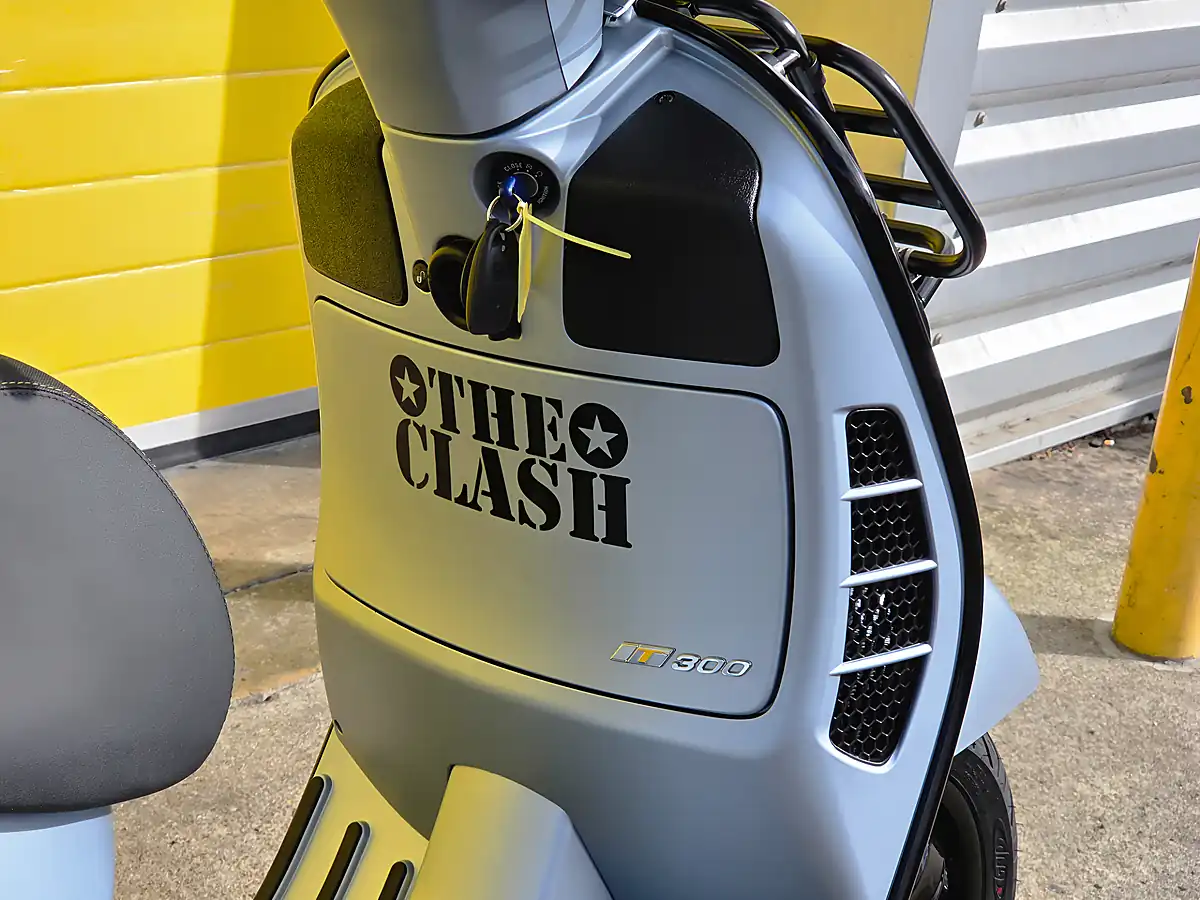 Used 2021 Piaggio Vespa Gts Supertech Grey - Interior and Exterior details 14