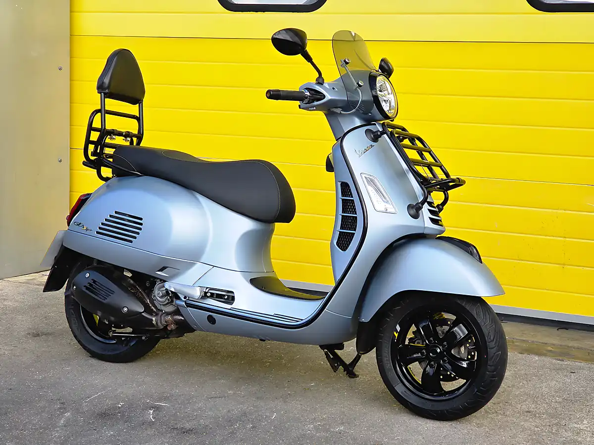 Used 2021 Piaggio Vespa Gts Supertech Grey - Interior and Exterior details 3