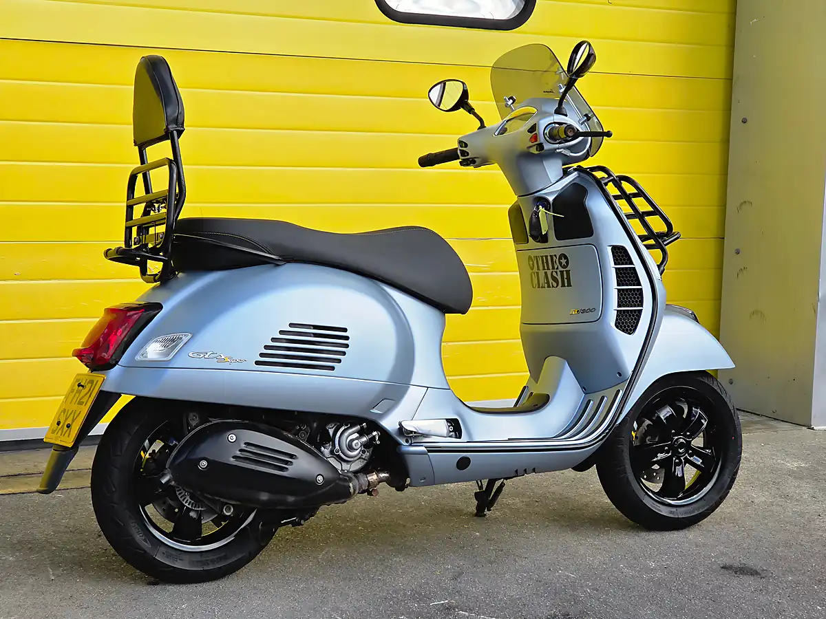 Used 2021 Piaggio Vespa Gts Supertech Grey - Interior and Exterior details 4