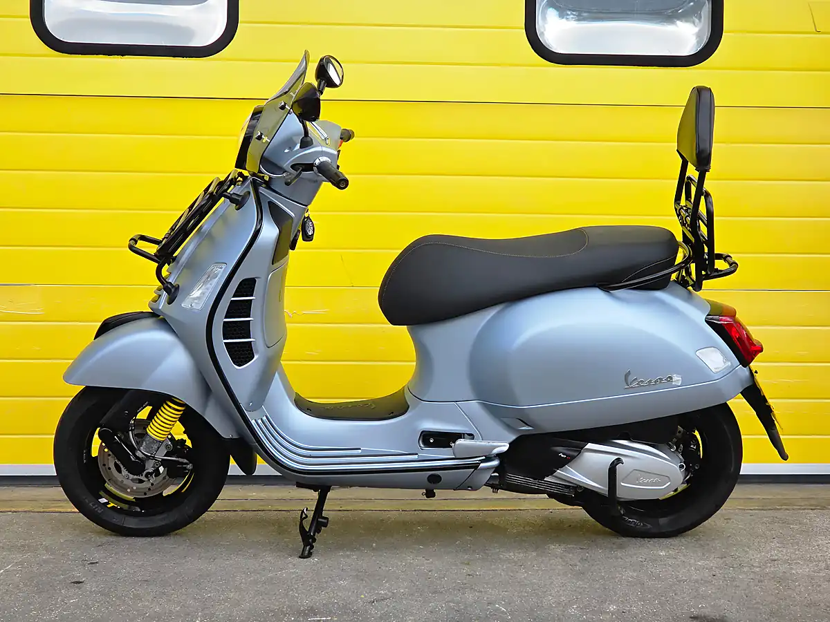 Used 2021 Piaggio Vespa Gts Supertech Grey - Interior and Exterior details 5